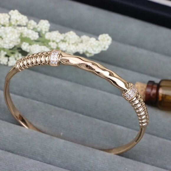 Elegant Rose Gold Bangle with Ribbed & Wave Design, XPBL0440 - Picture 1 of 12